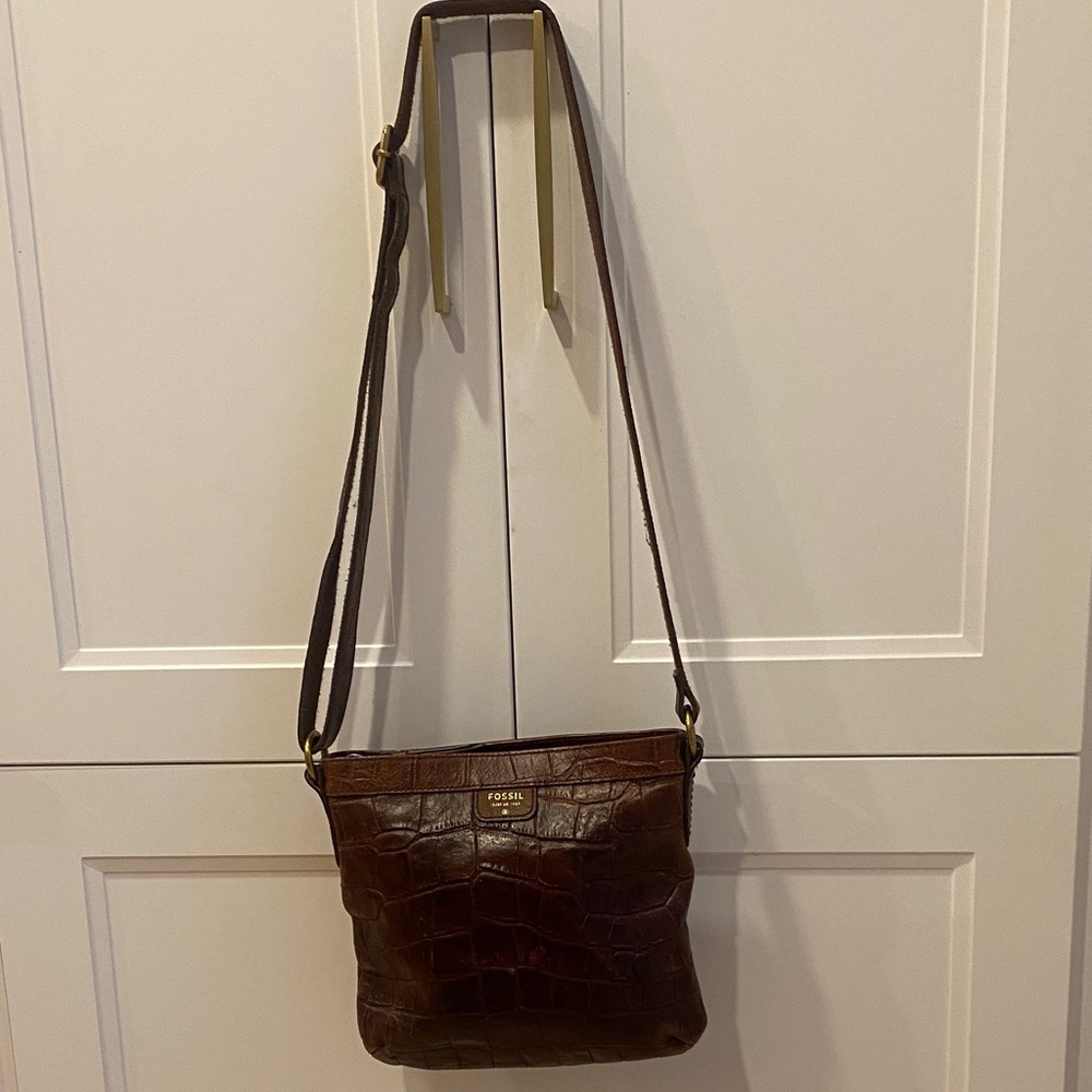 Fossil Dark Brown Leather Croc-Embossed Messenger Bag w adjustable strap